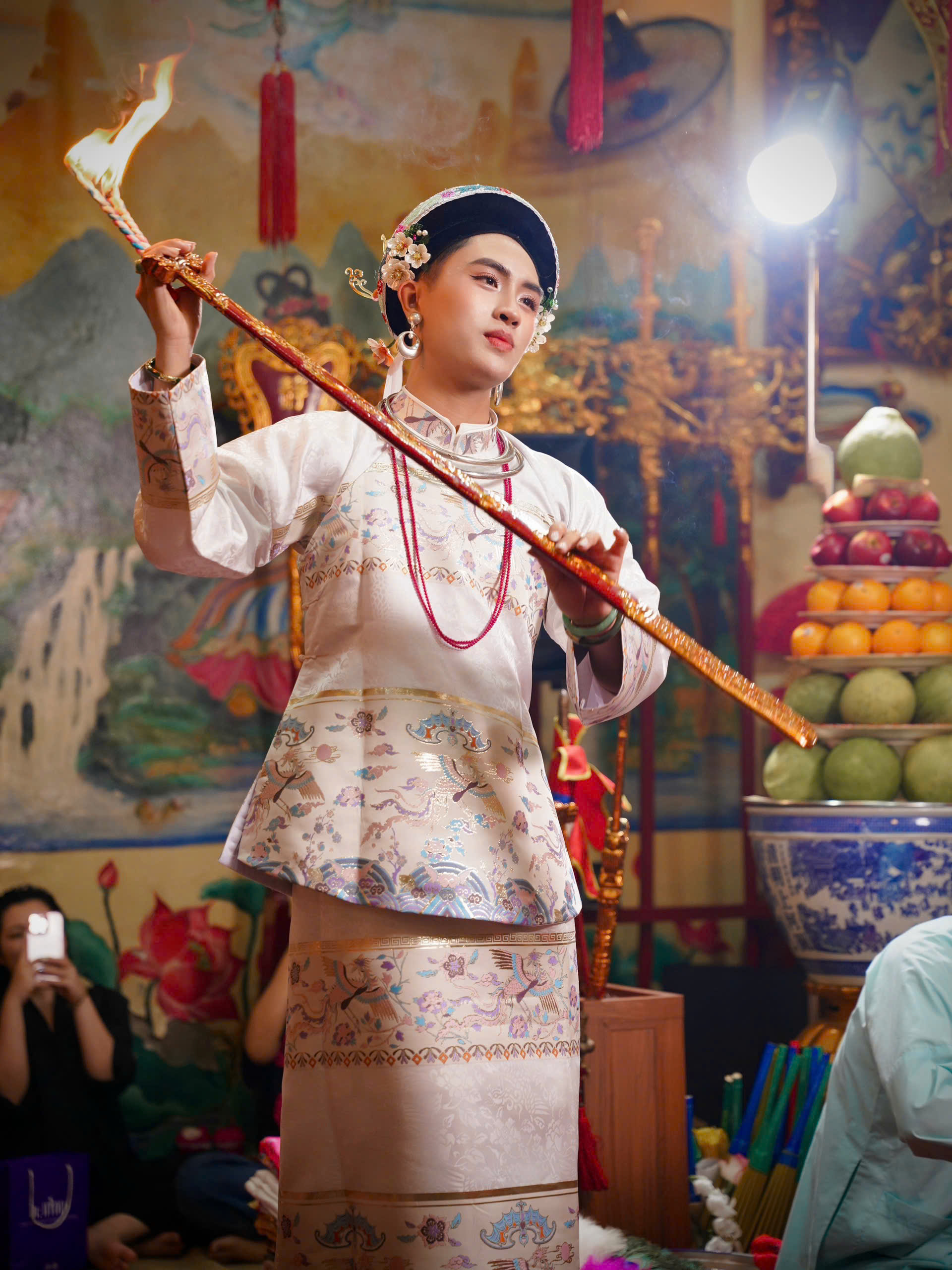 Hình ảnh này chưa có thuộc tính alt; tên tệp của nó là PHAM-QUOC-HIEP-Phuong-Phuong-Nguyen.jpg